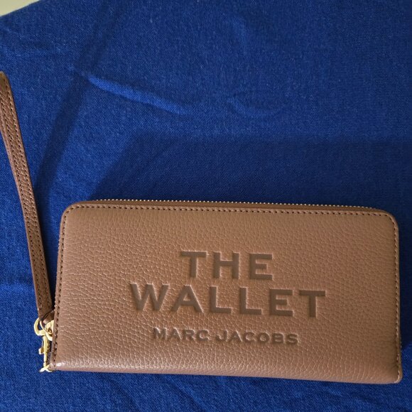 MARC JACOBS THE LEATHER CONTINENTAL WALLET - Picture 1 of 9